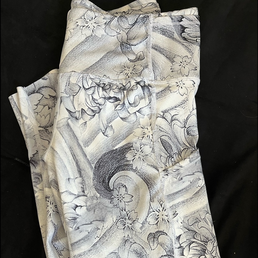 Lululemon leggings size 10
